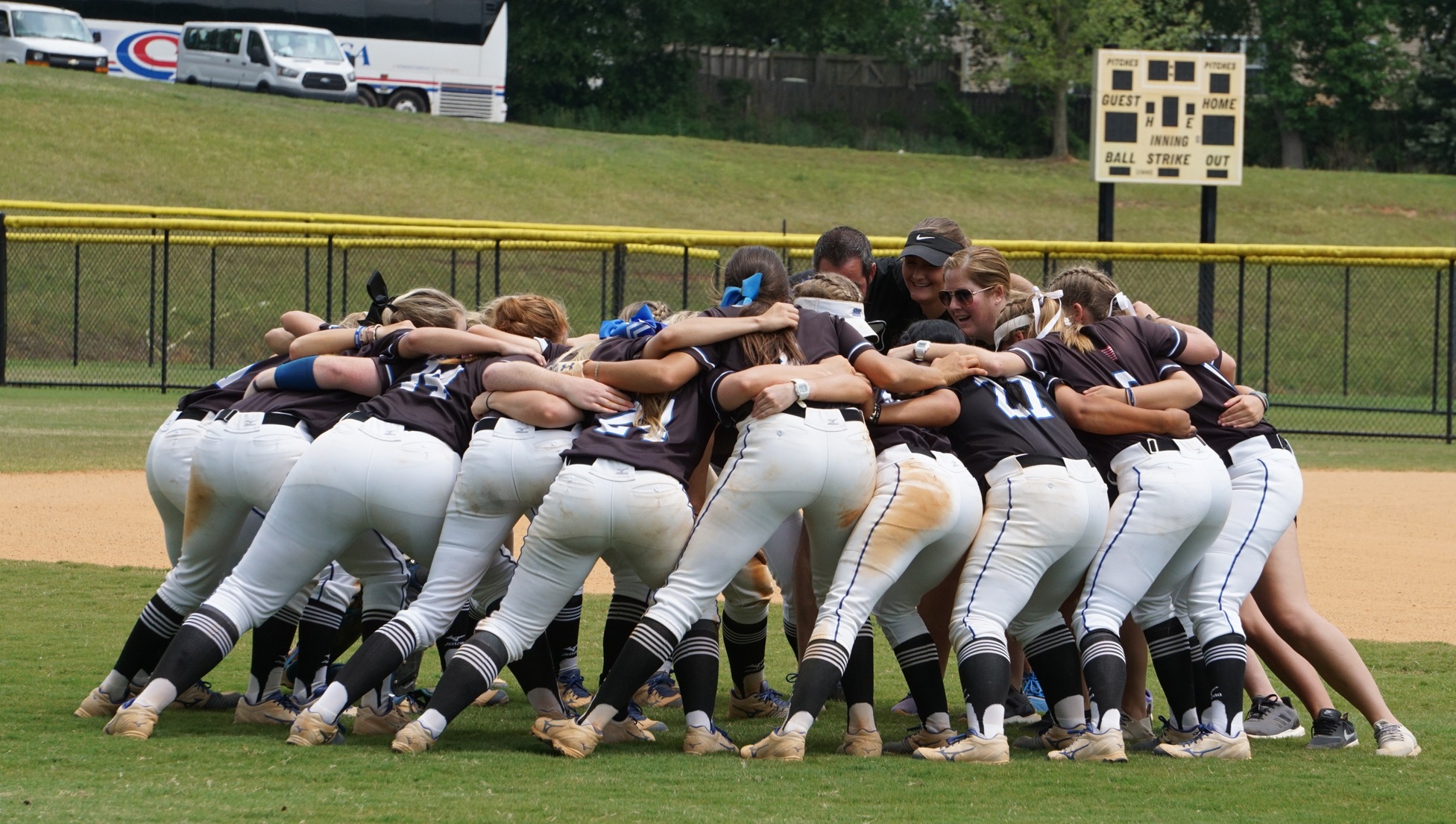 Softball Earns All-Region Awards