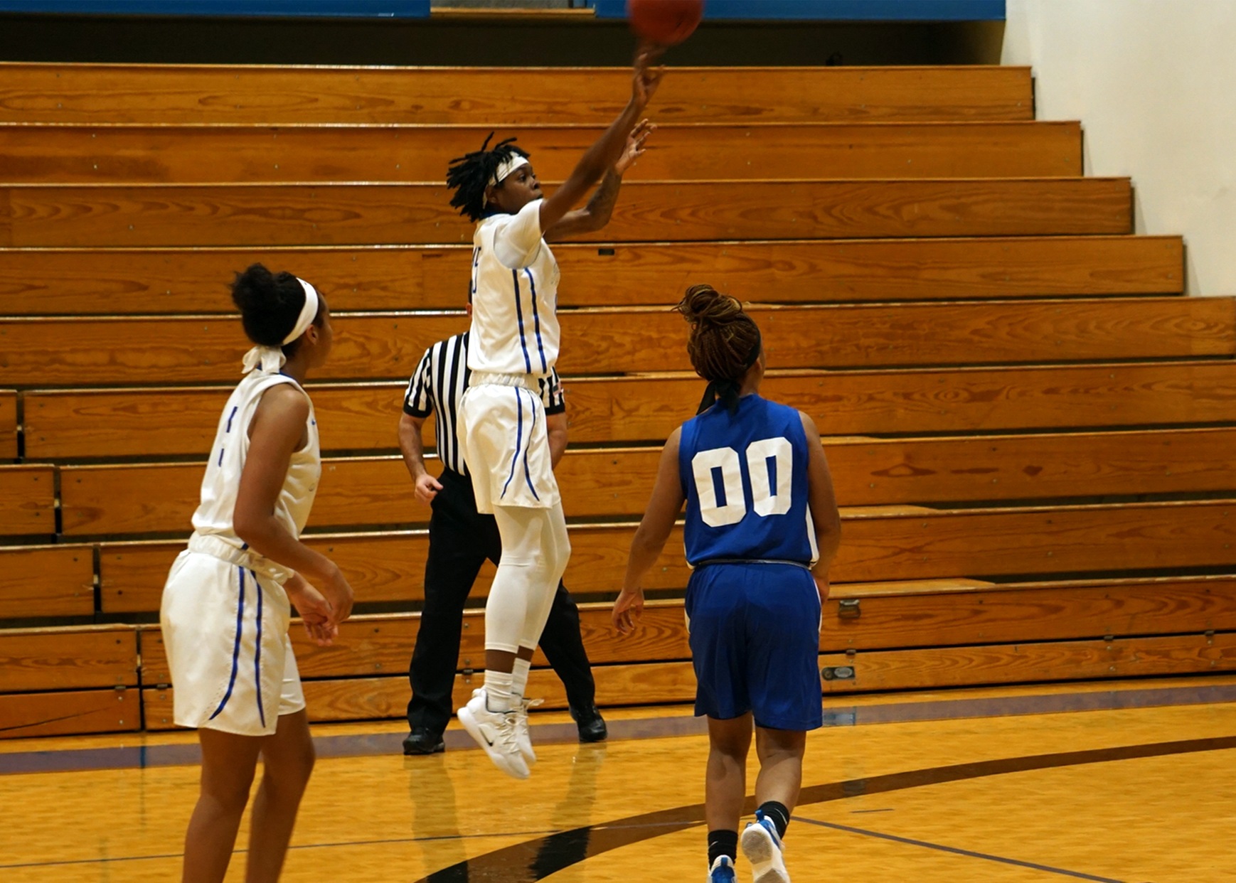 Lady Pioneers 3-0 in Region Play