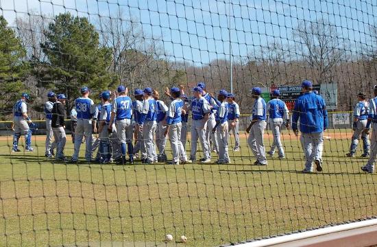 Baseball splits series with Pitt CC