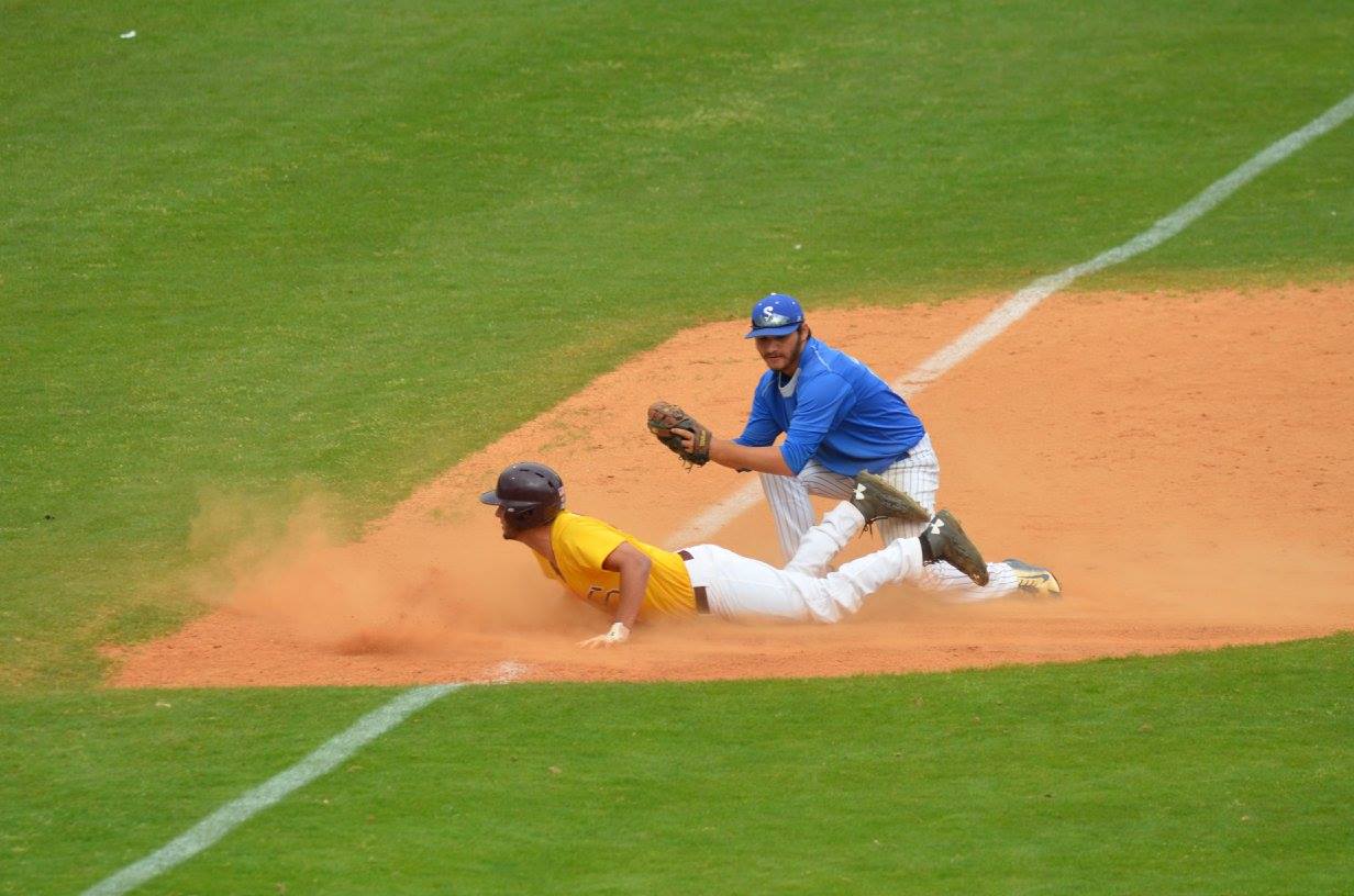 Baseball splits with USC Lancaster, move to 25-9 on season