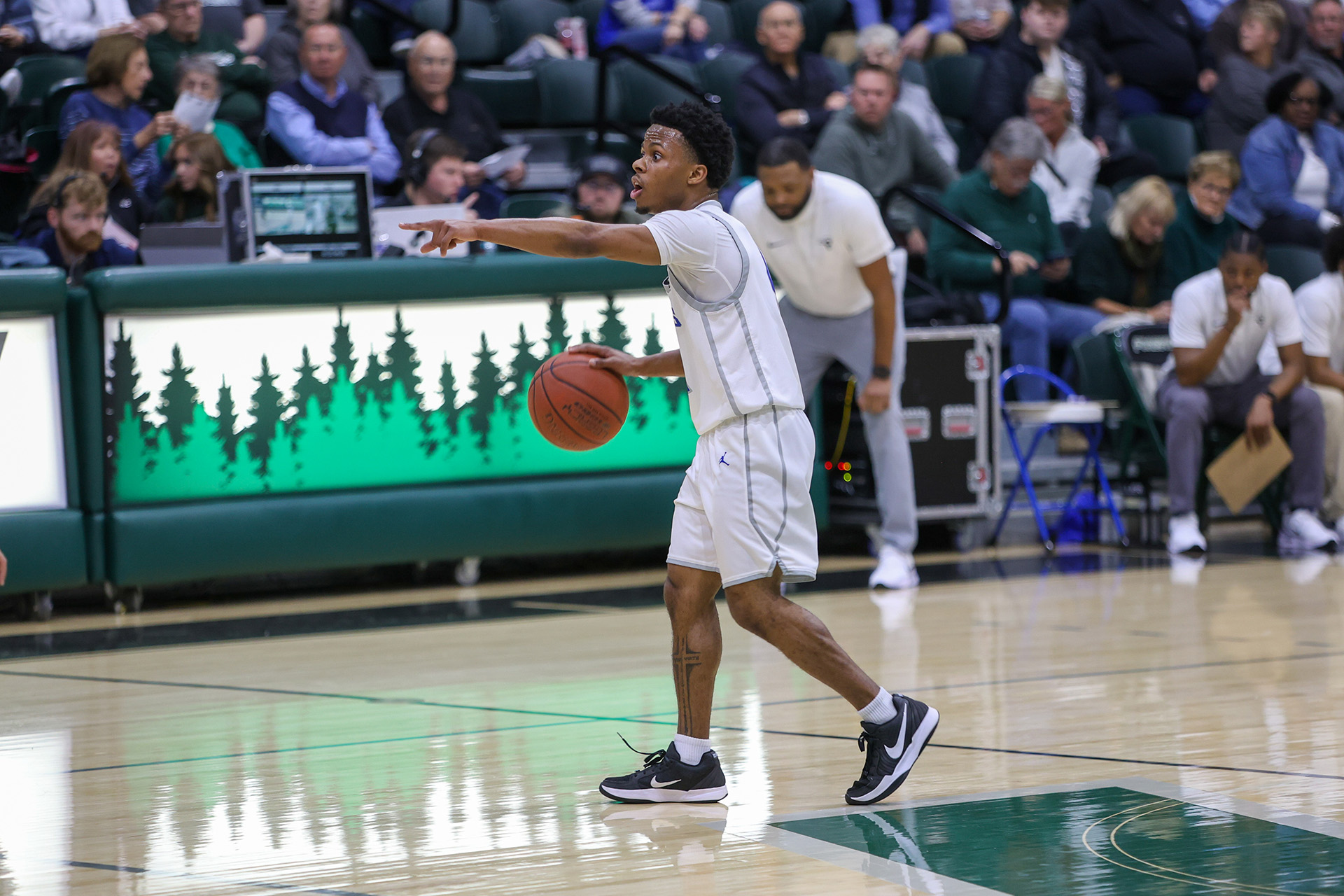 Second-Half Surge Lifts Huntington Past SMC, 76-64