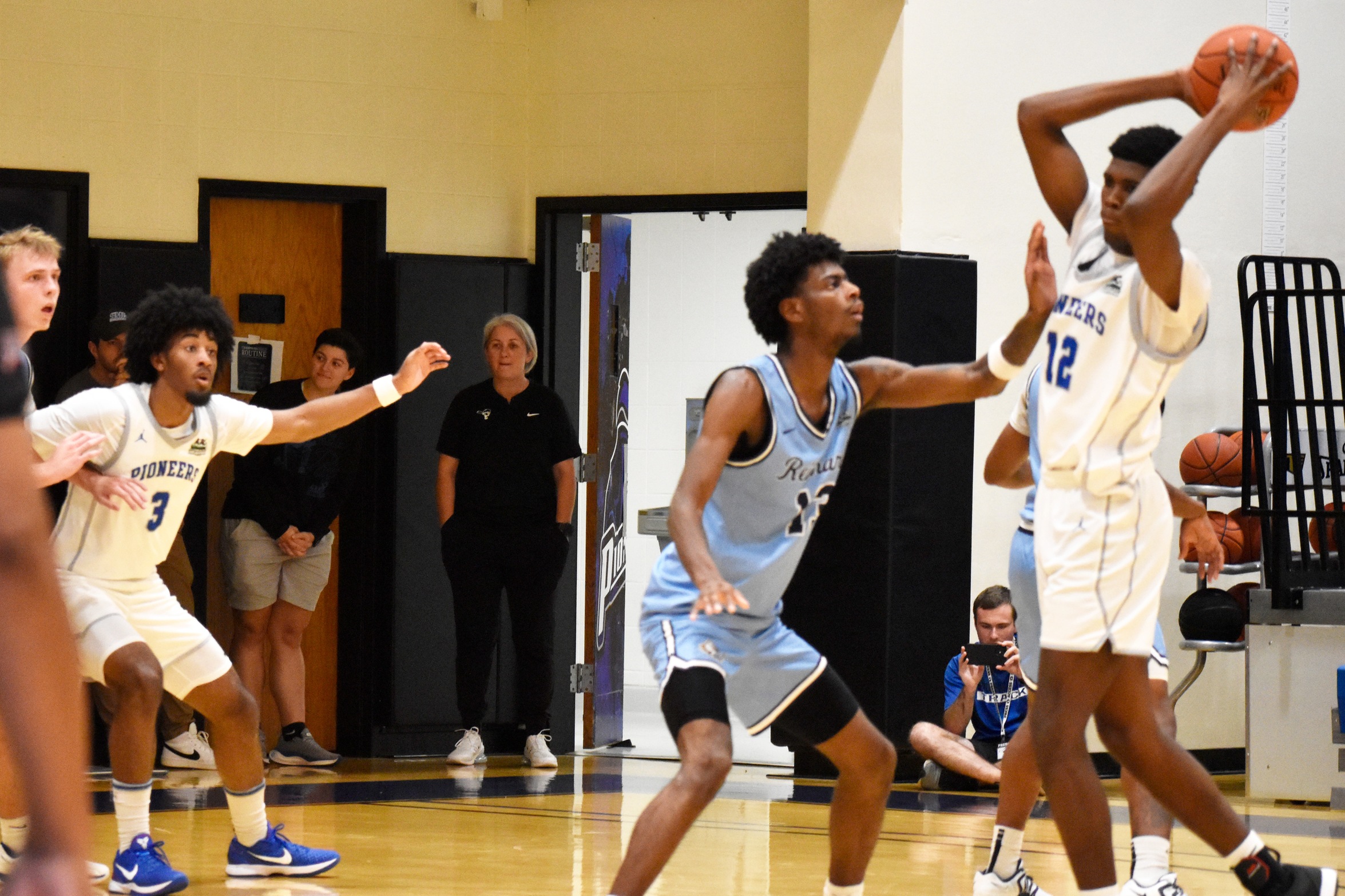 Pioneers Fall to Bluefield, 99-65
