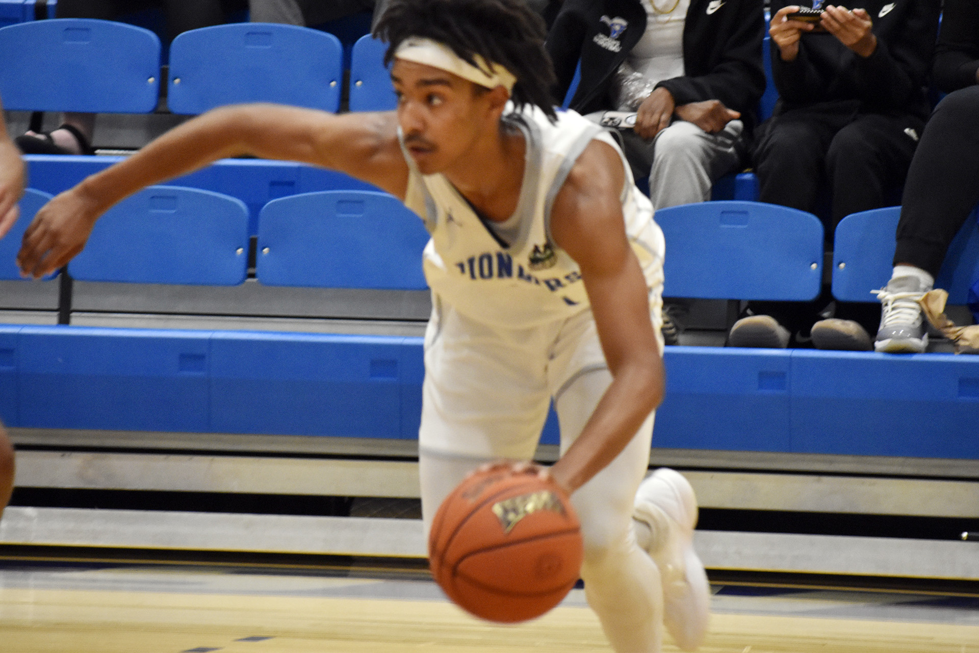Murithi&rsquo;s Buzzer-Beater Lifts SMC to First Win of the Season