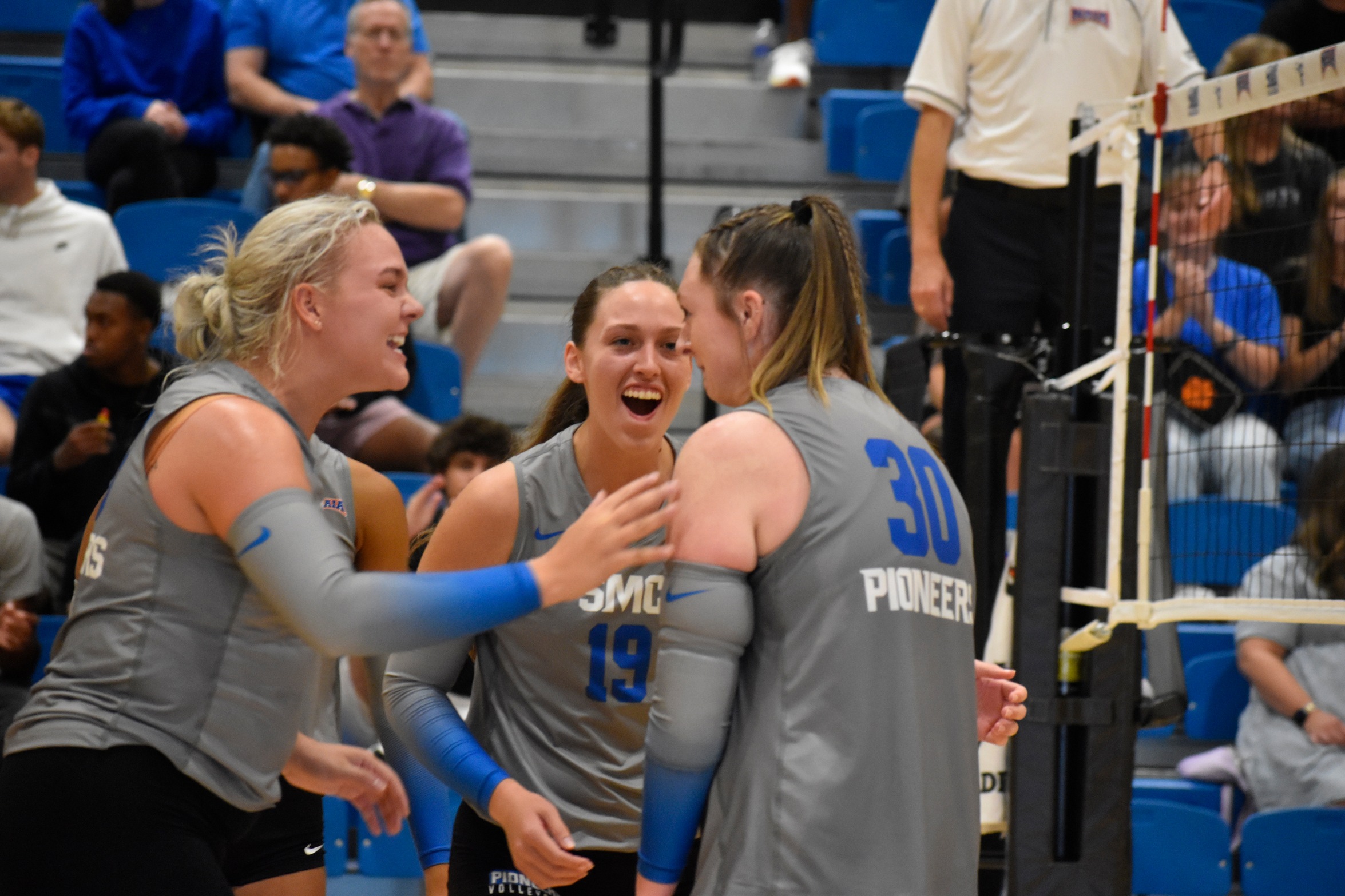 PIoneers Defeat Columbia in Straight Sets in Home Opener